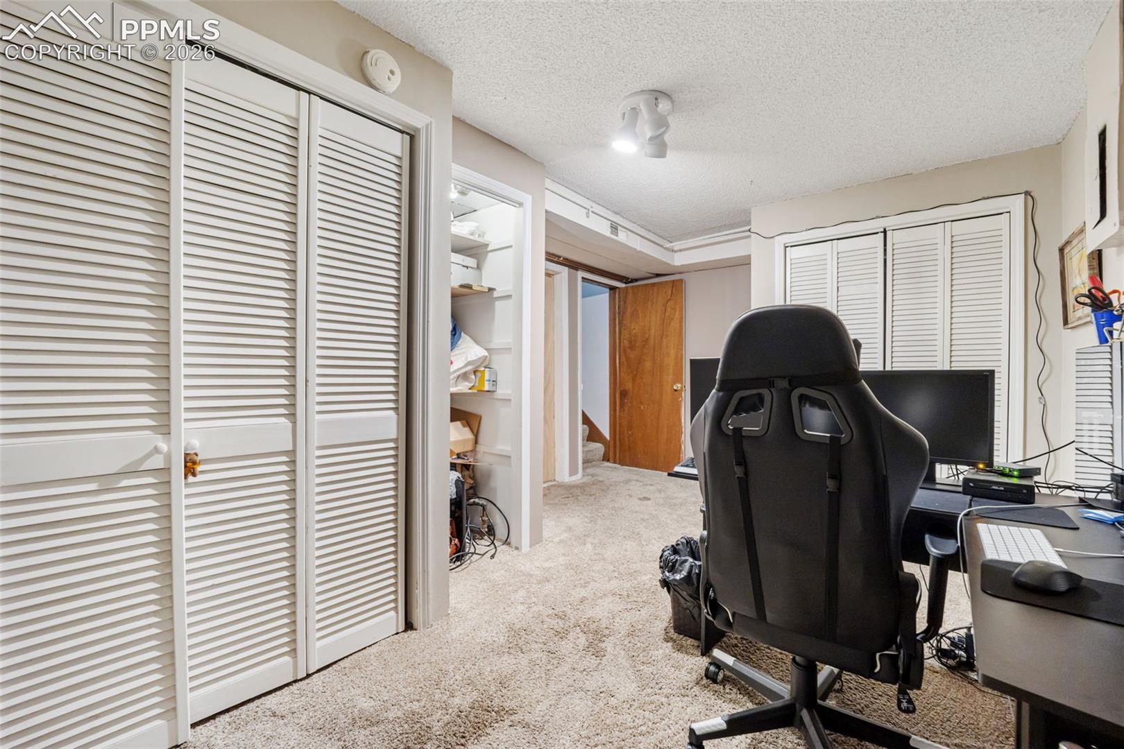 Listing photo 22 for 554 Manor Court C