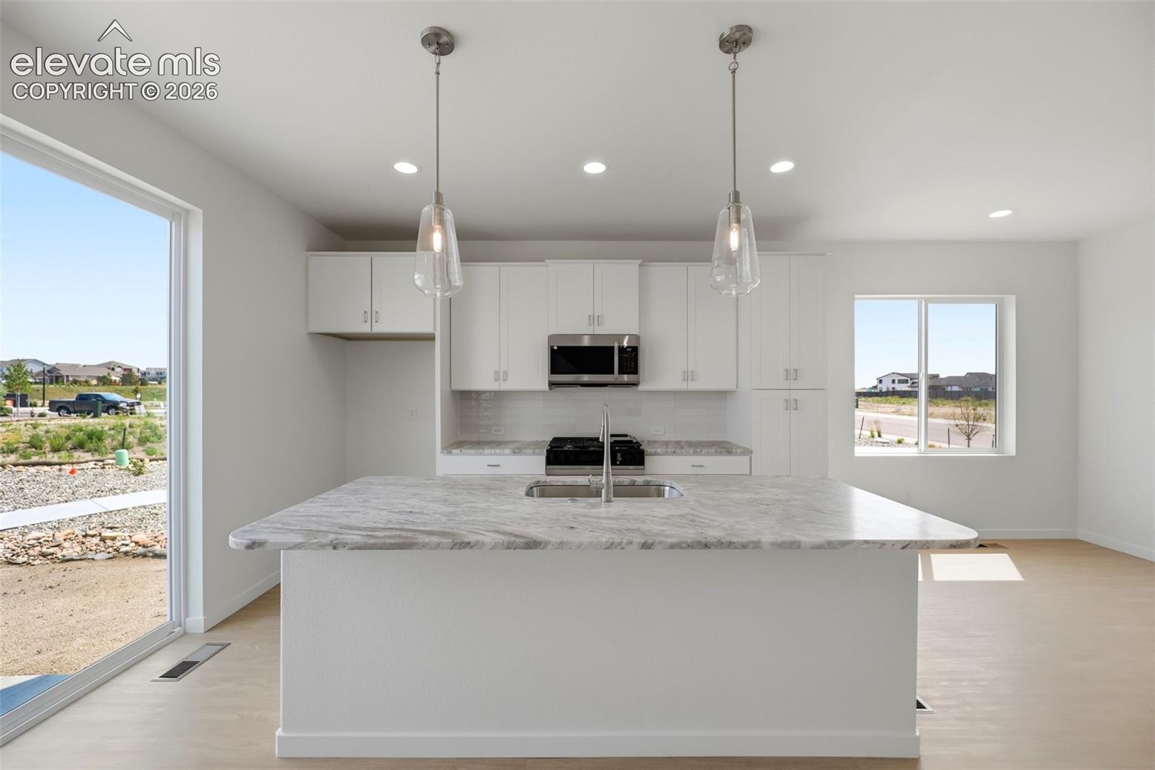 Listing photo 10 for 7968 School House Drive