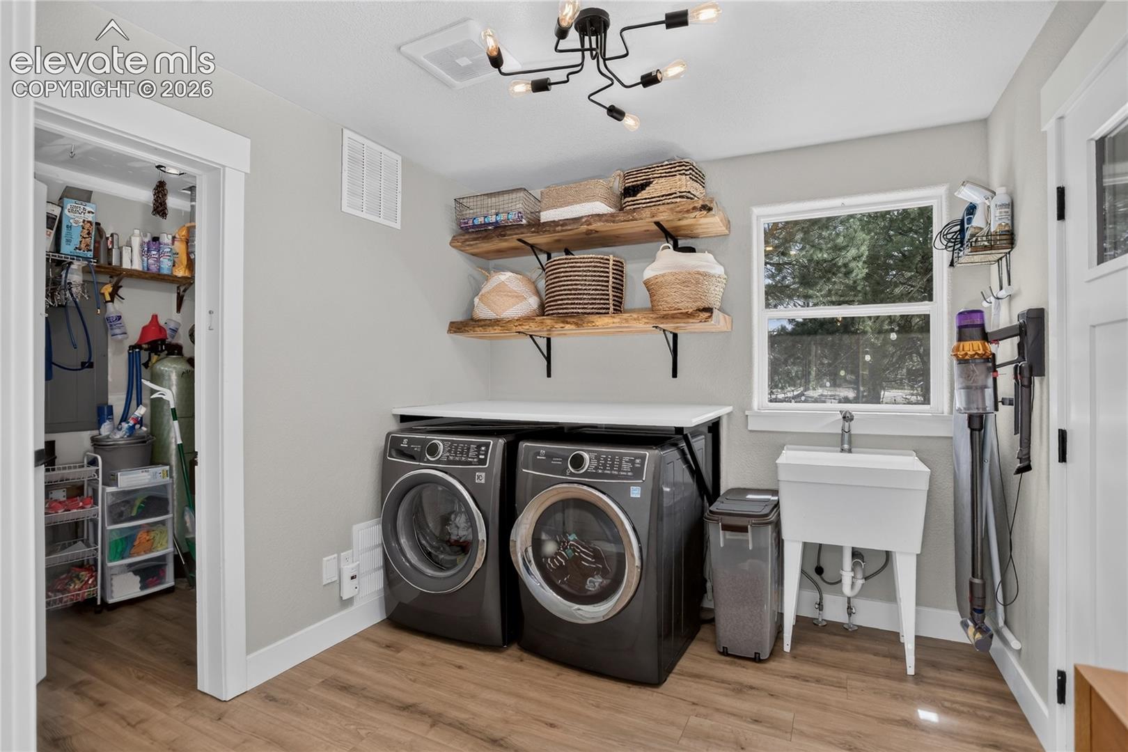 Listing photo 14 for 9920 Hodgen Road