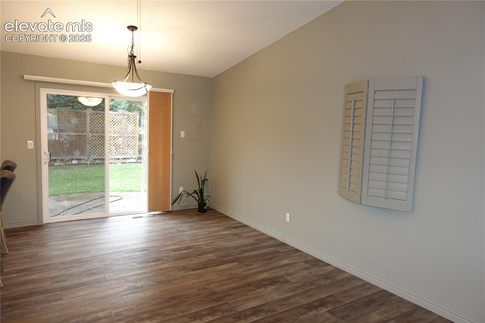 Listing photo 8 for 6723 Bishop Drive