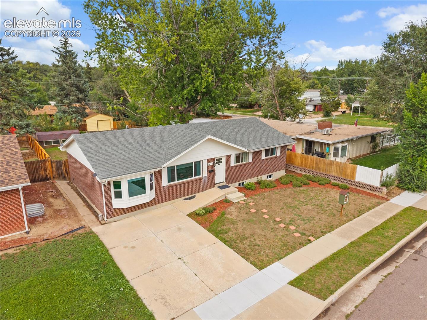 Listing photo 42 for 2414 E Caramillo Street