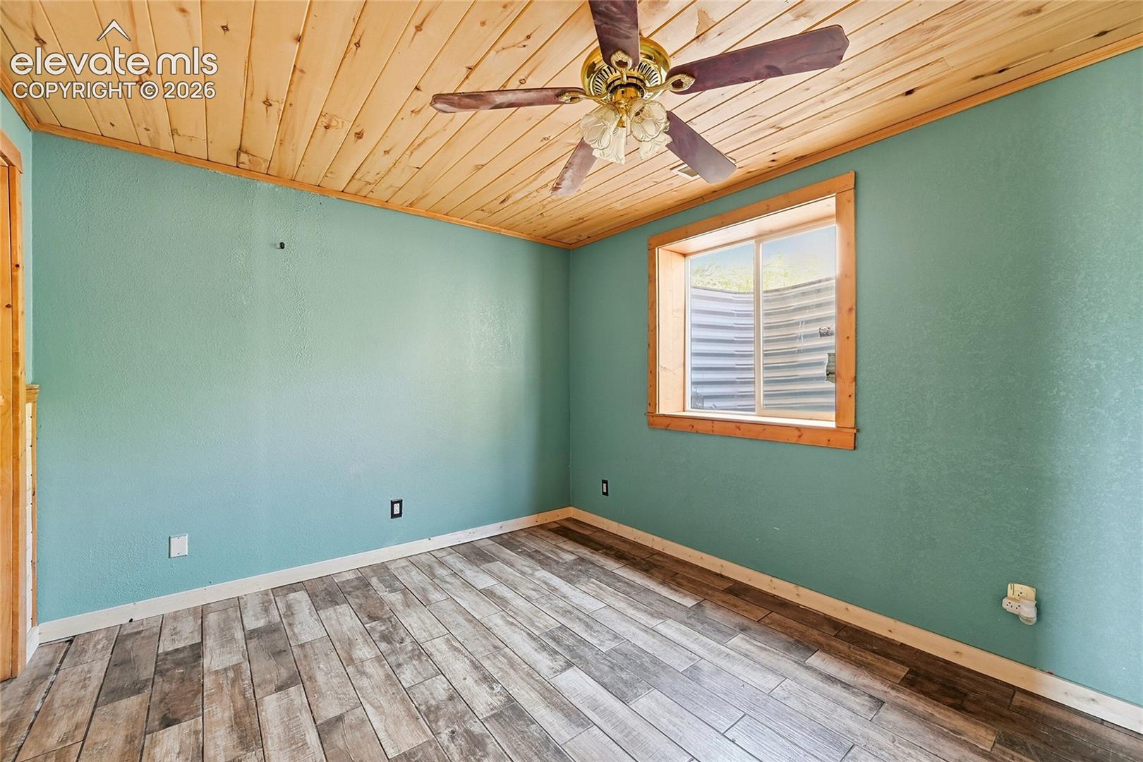 Listing photo 10 for 927 Stonehenge Drive