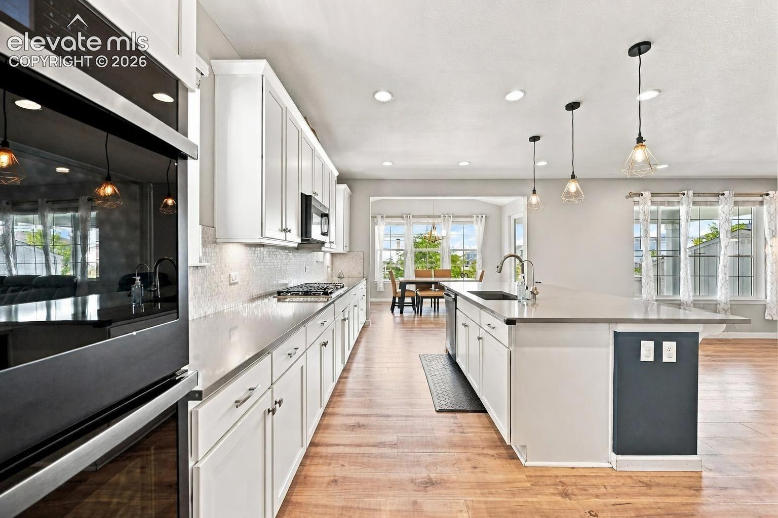 Listing photo 7 for 27645 E Geddes Place