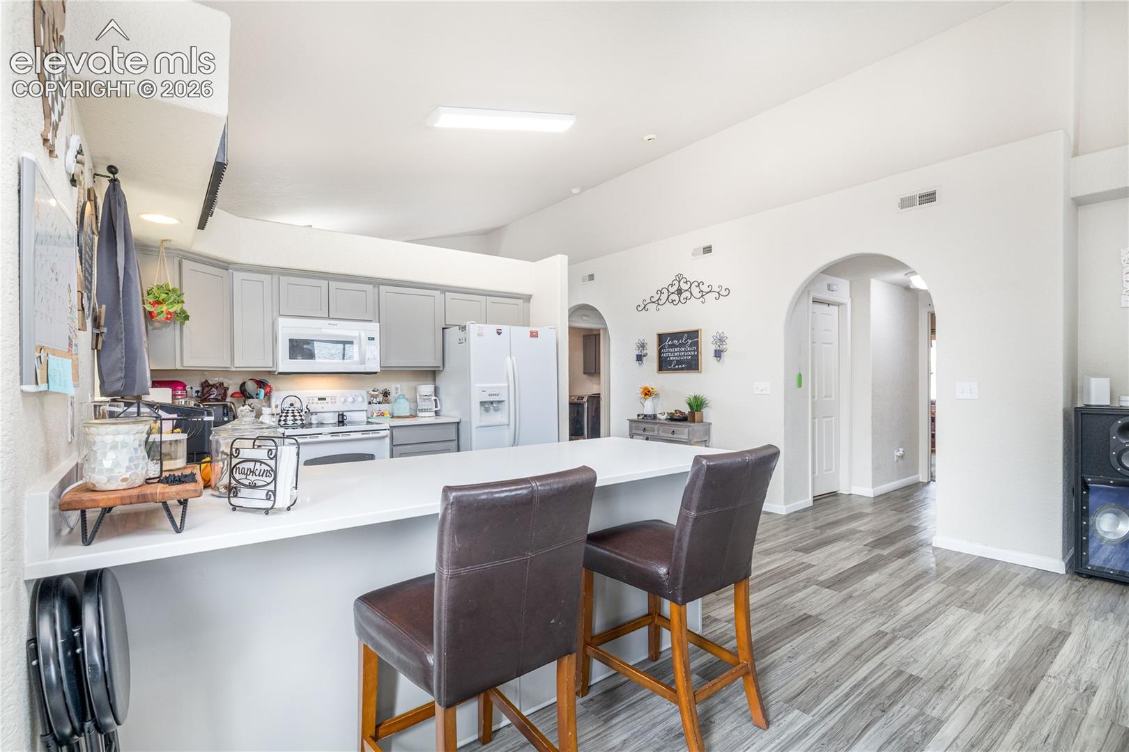 Listing photo 8 for 938 Cedarcrest Drive