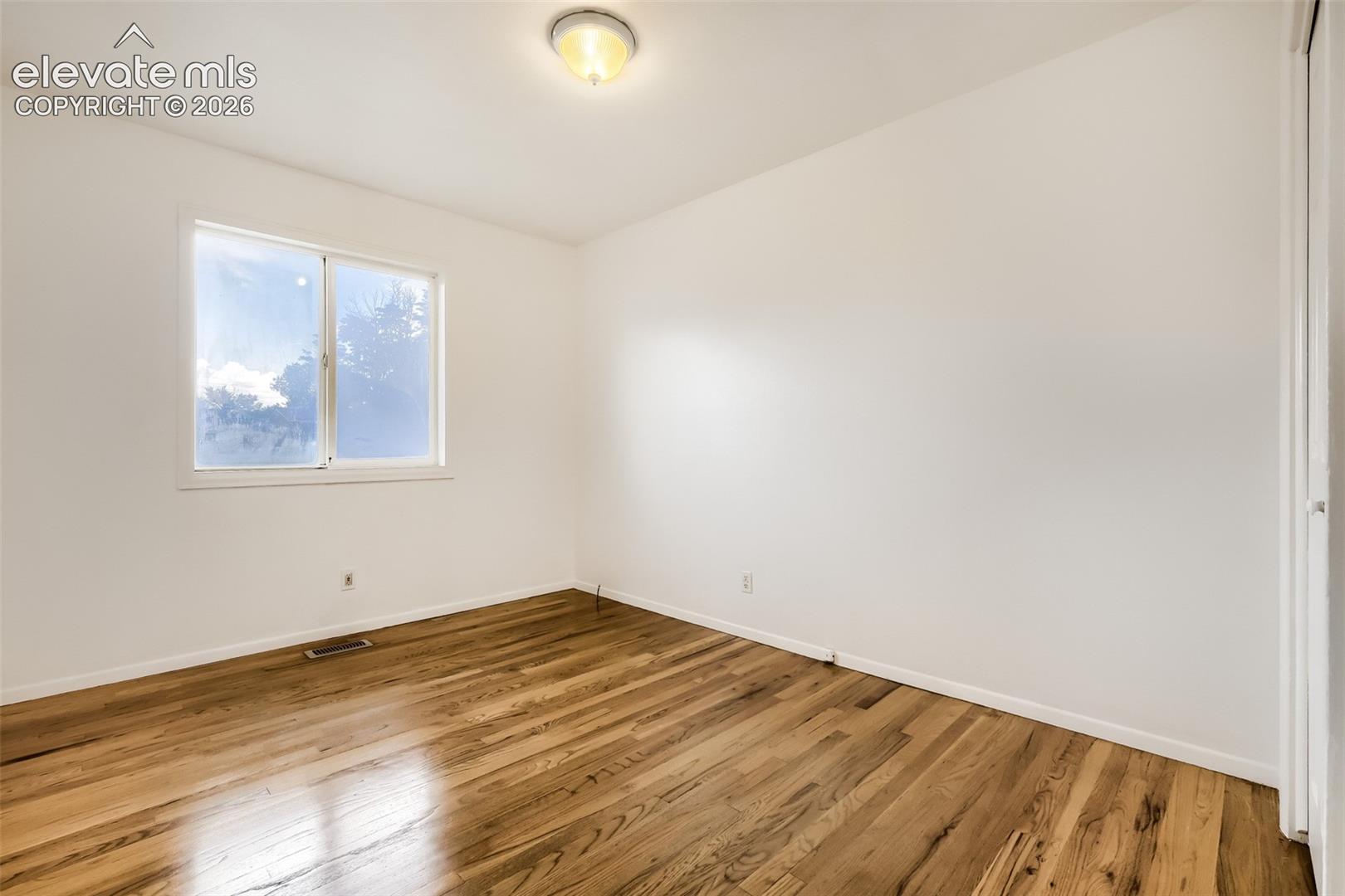 Listing photo 9 for 1100 Rosemont Drive