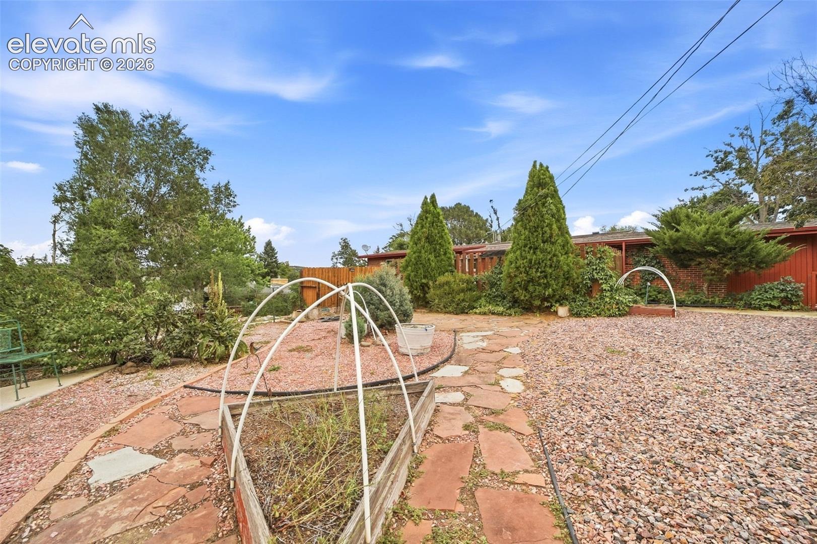 Listing photo 40 for 1406 Iowa Avenue