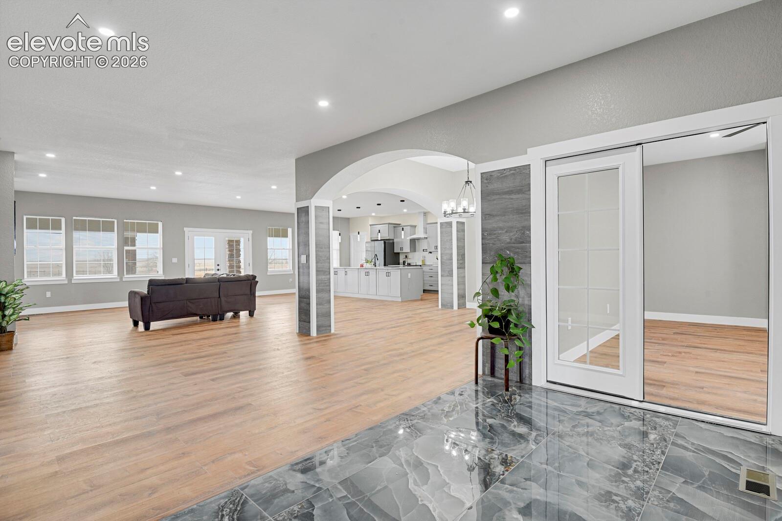 Listing photo 8 for 2015 N Ellicott Highway