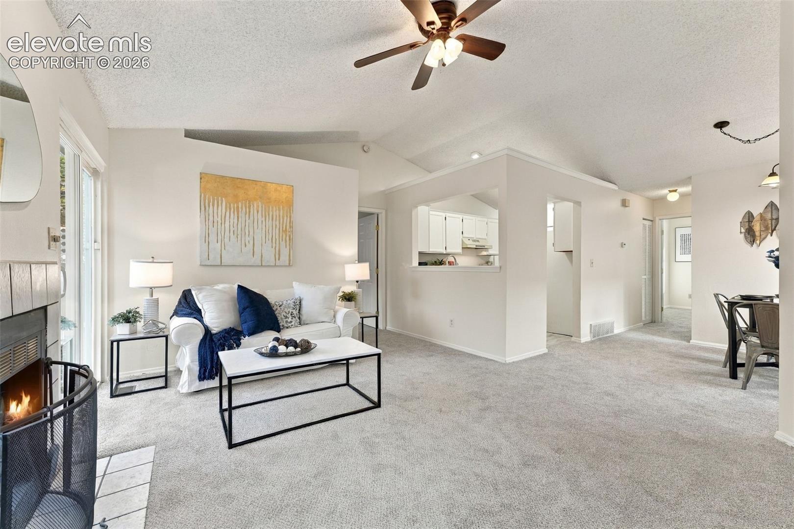Listing photo 6 for 6430 Lonsdale Drive