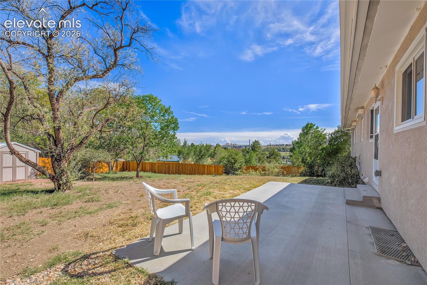 Listing photo 14 for 609 Crestridge Avenue