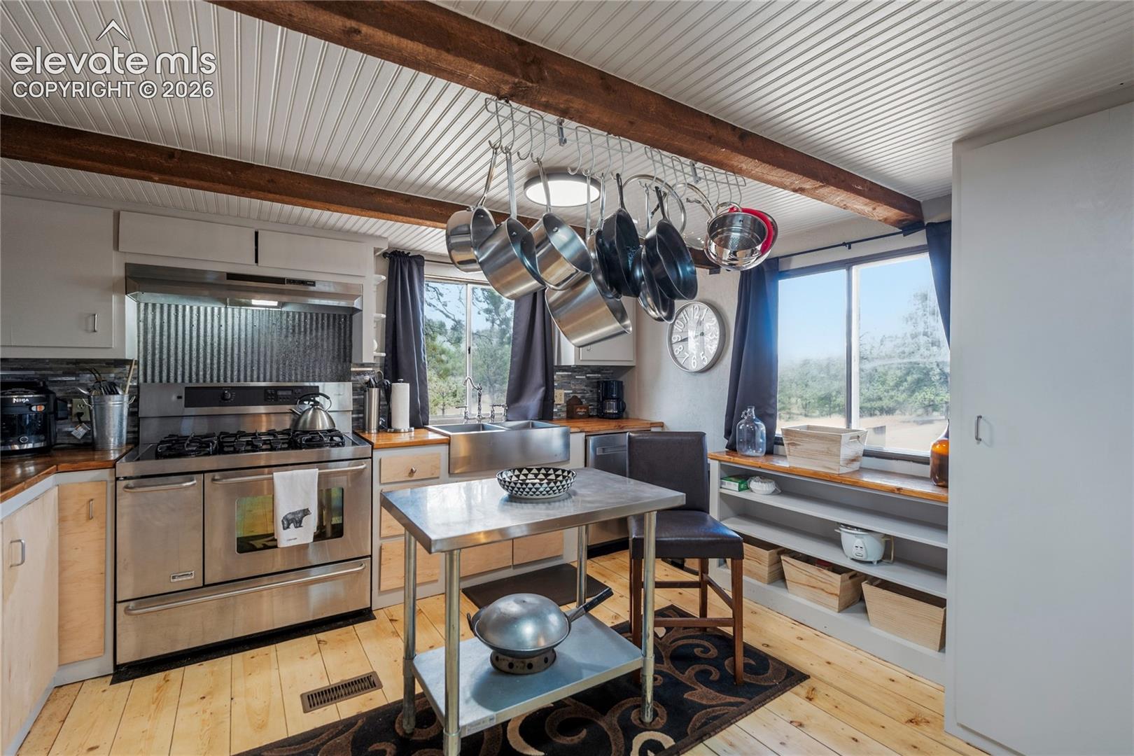 Listing photo 9 for 957 Arapahoe Drive