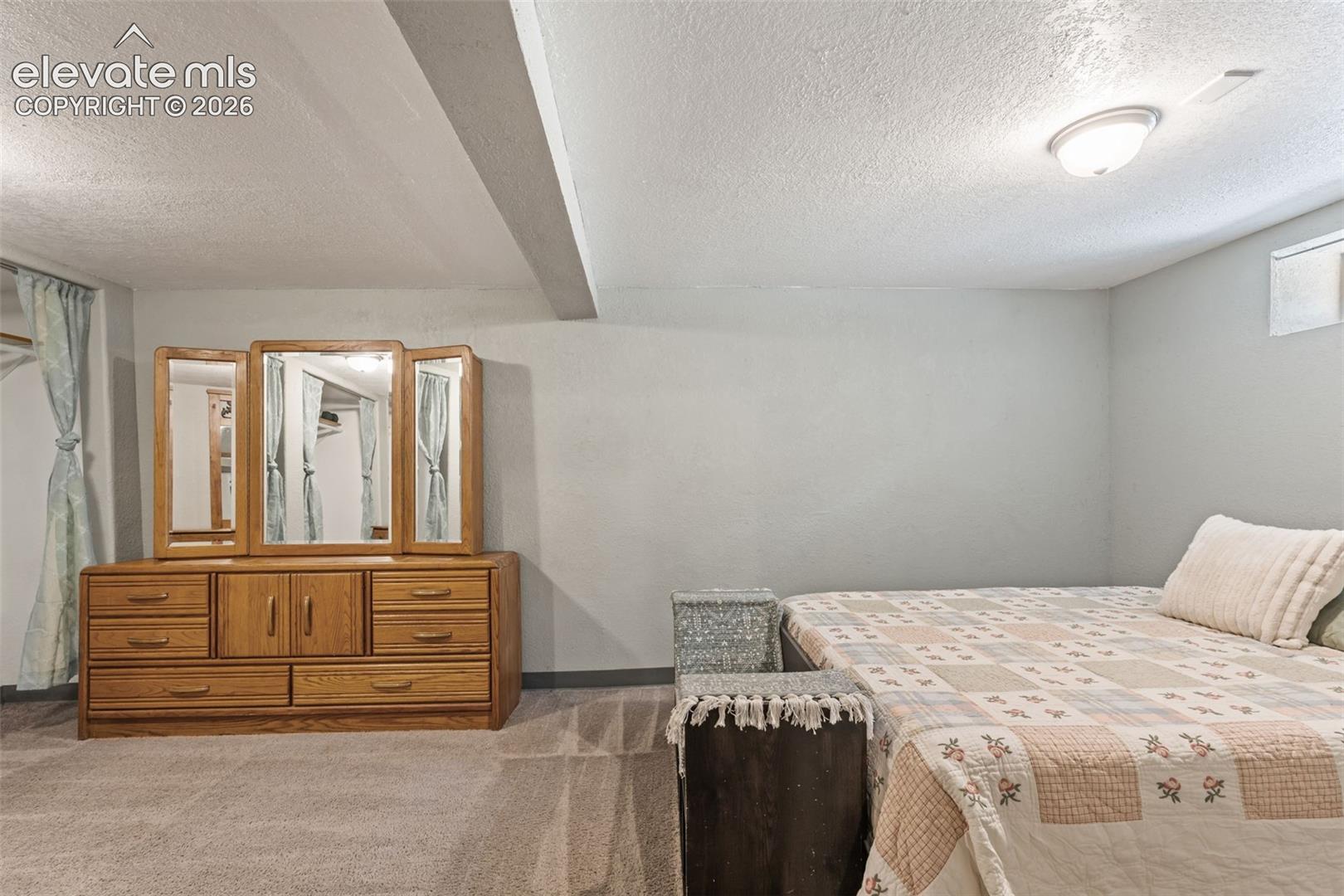Listing photo 33 for 1726 E Evans Avenue
