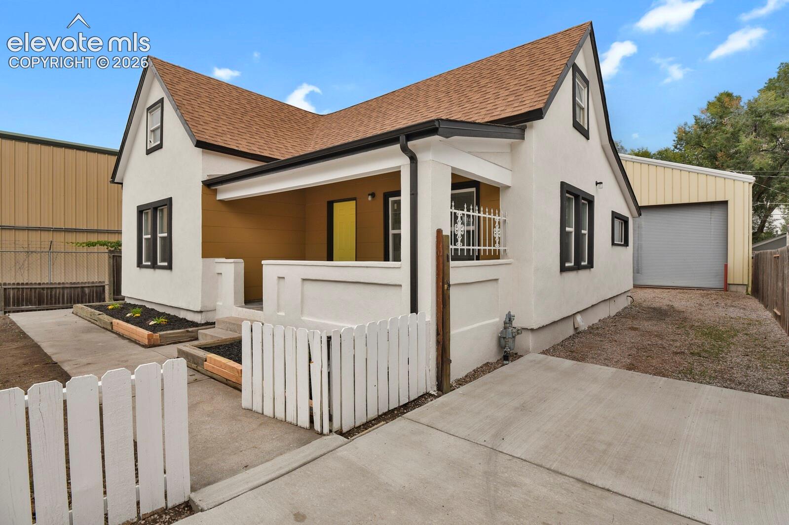 Listing photo 9 for 2614 Gunnison Street