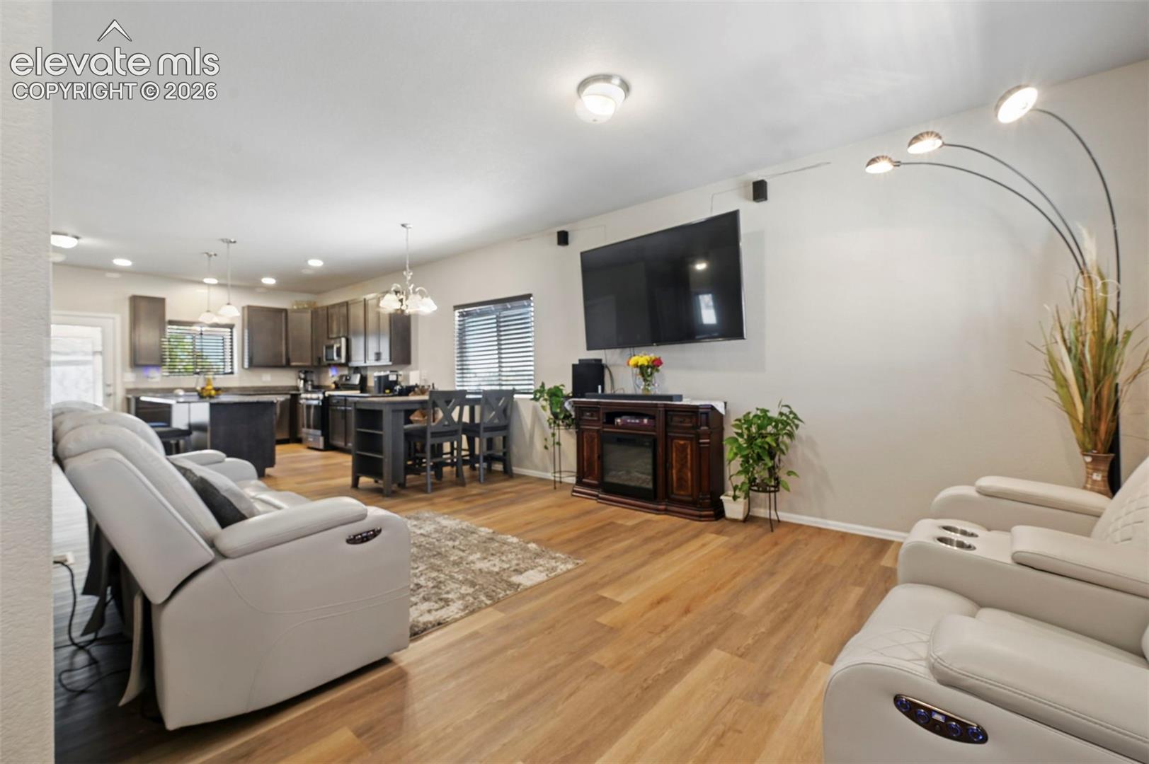 Listing photo 4 for 1114 E Laramie Avenue