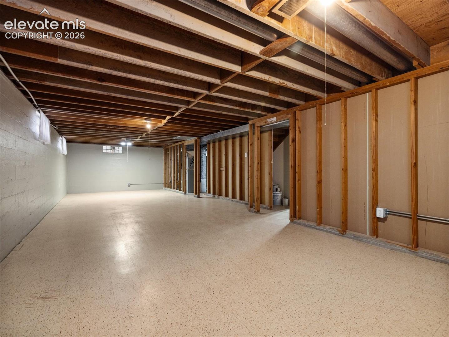 Listing photo 24 for 321 W Adams Avenue
