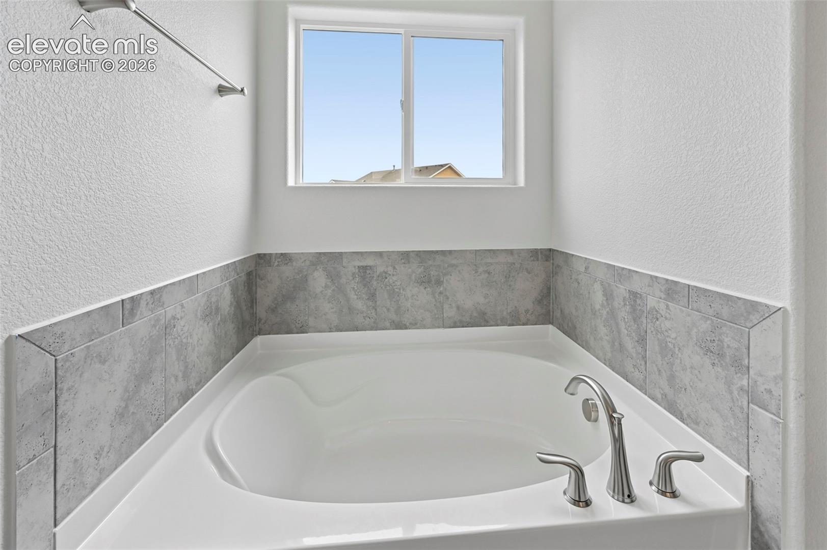 6007 Wendy Stream Way, photo 31