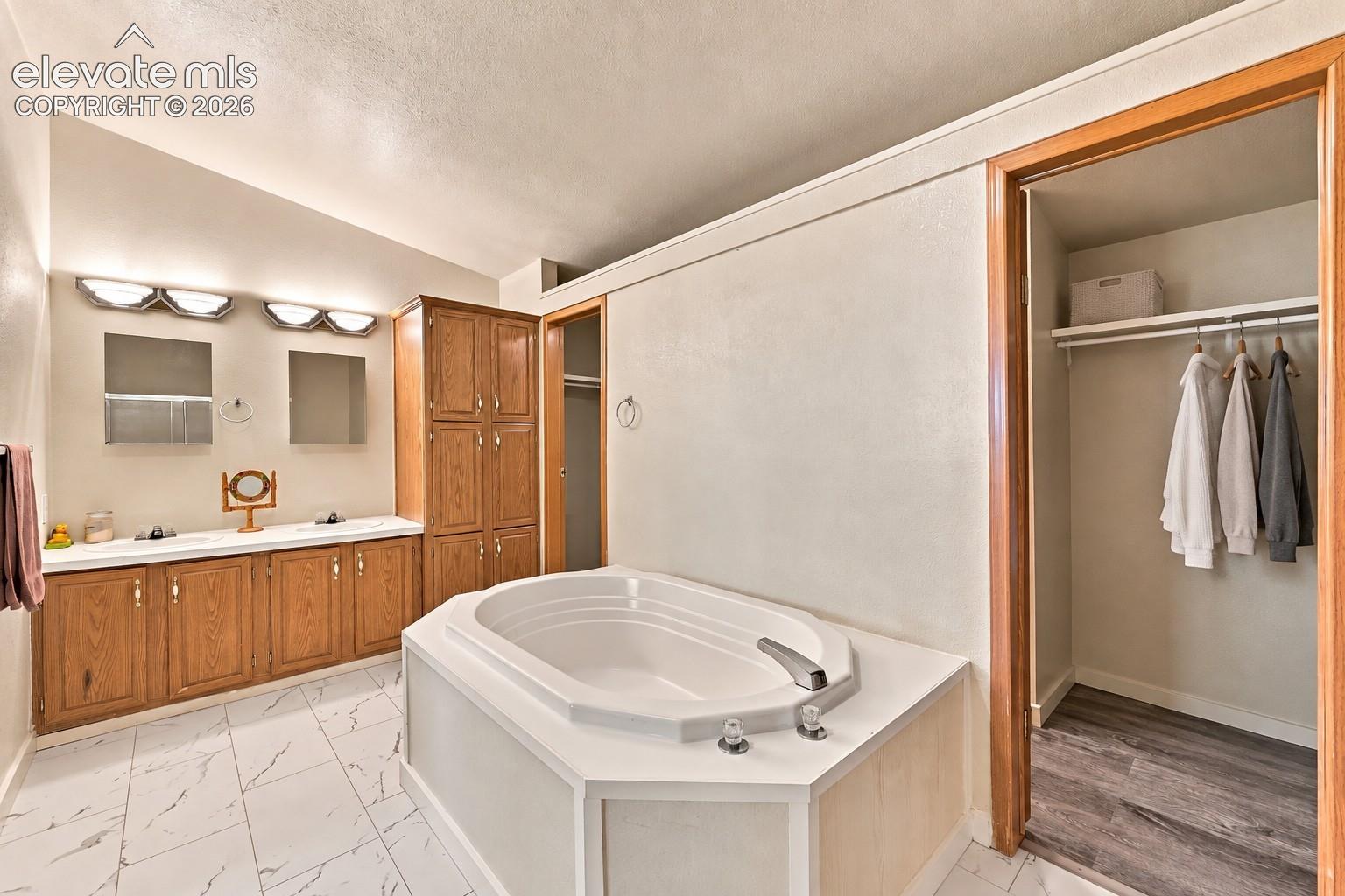 Listing photo 12 for 1497 County Road S