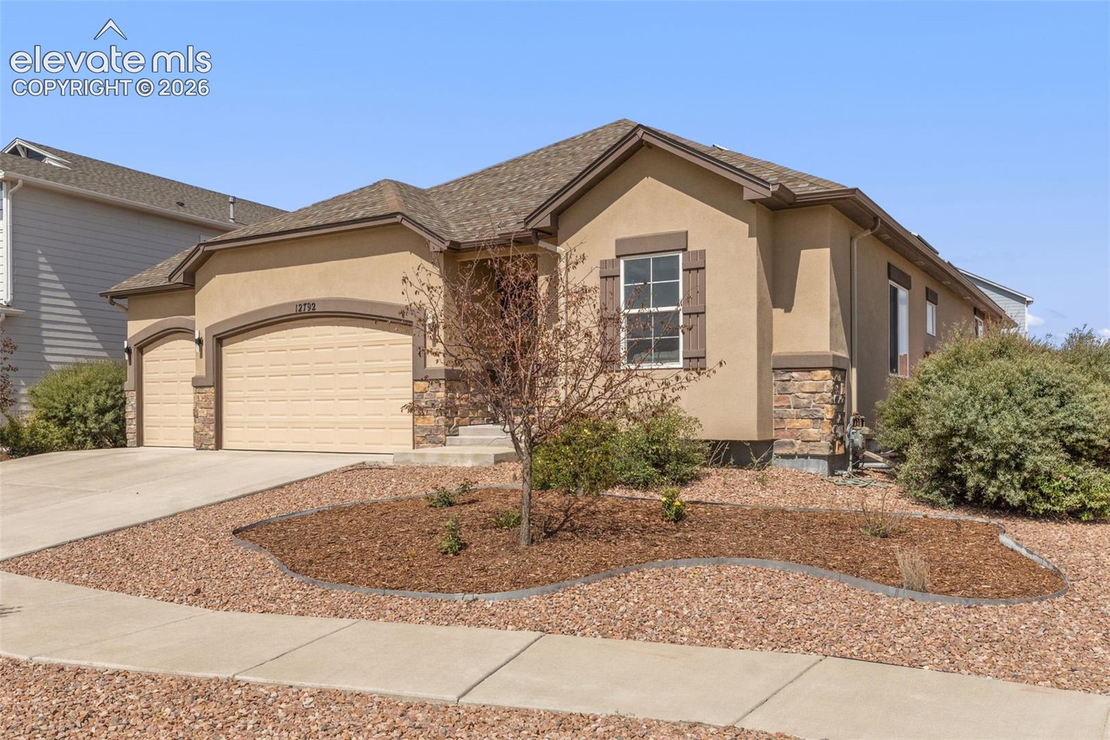Listing photo 2 for 12792 Longview Park Lane