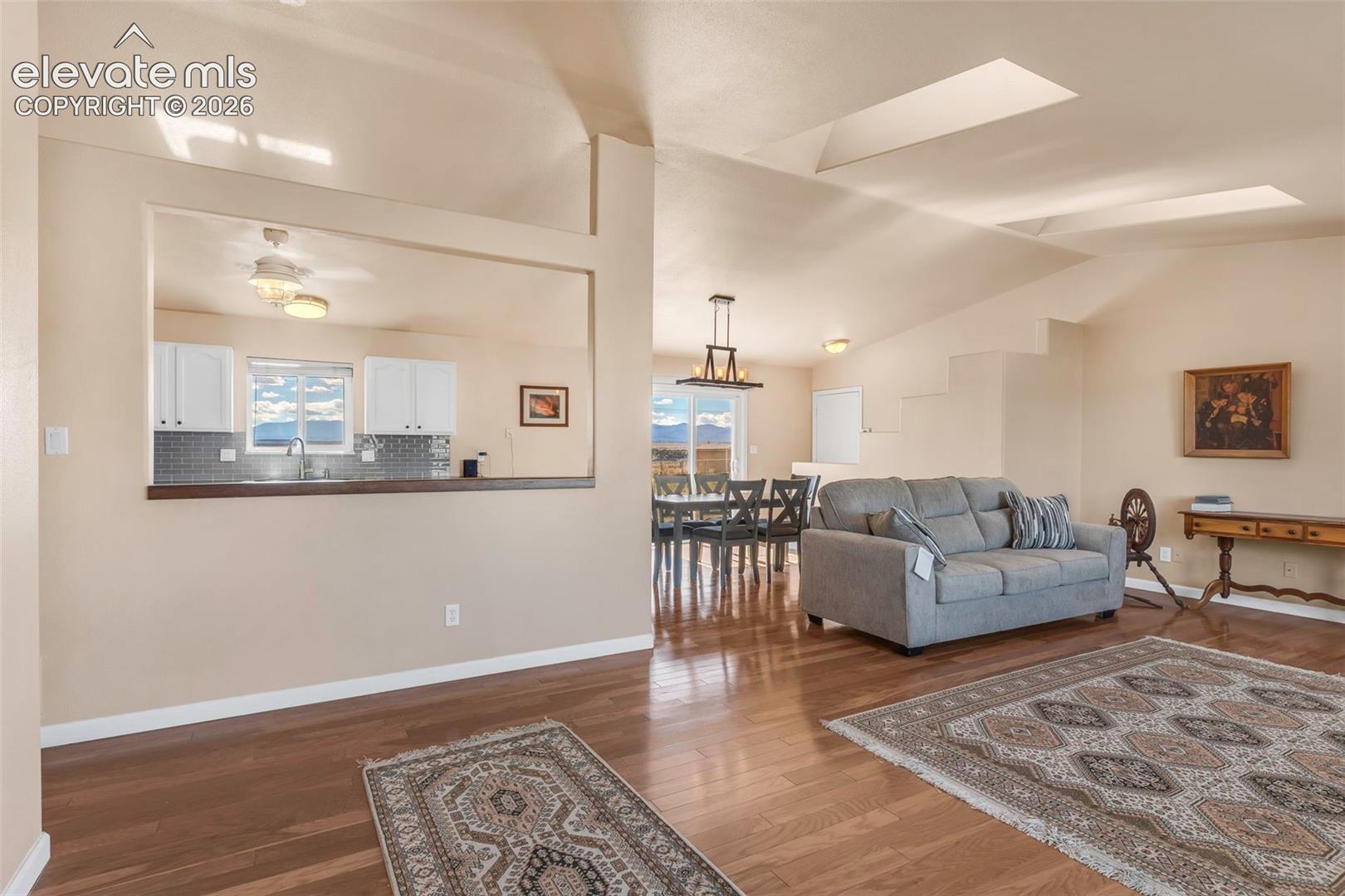 Listing photo 3 for 1172 W Bella Casa Drive