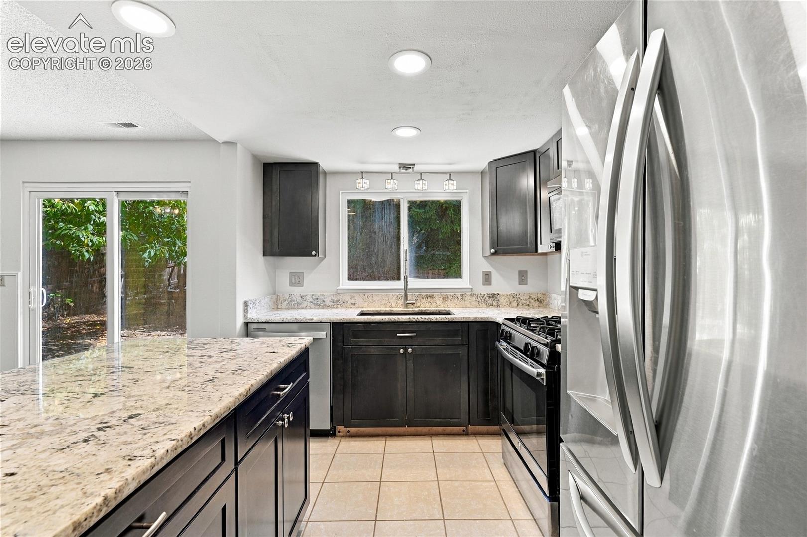 Listing photo 12 for 3705 Brisbane Drive