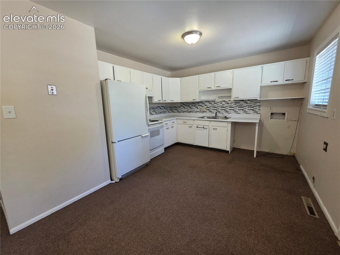 Listing photo 8 for 605 Del Norte Street