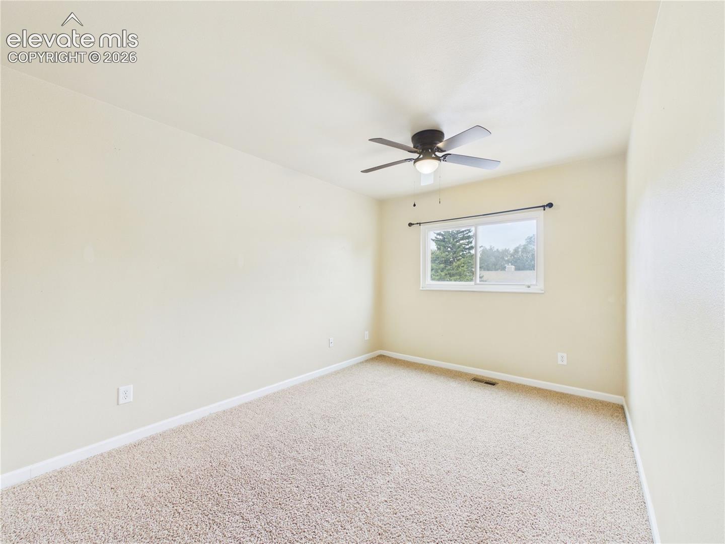 Listing photo 18 for 1945 Mineola Street