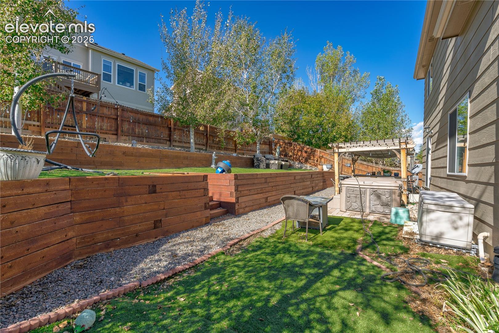 Listing photo 18 for 8234 Meadowcrest Drive