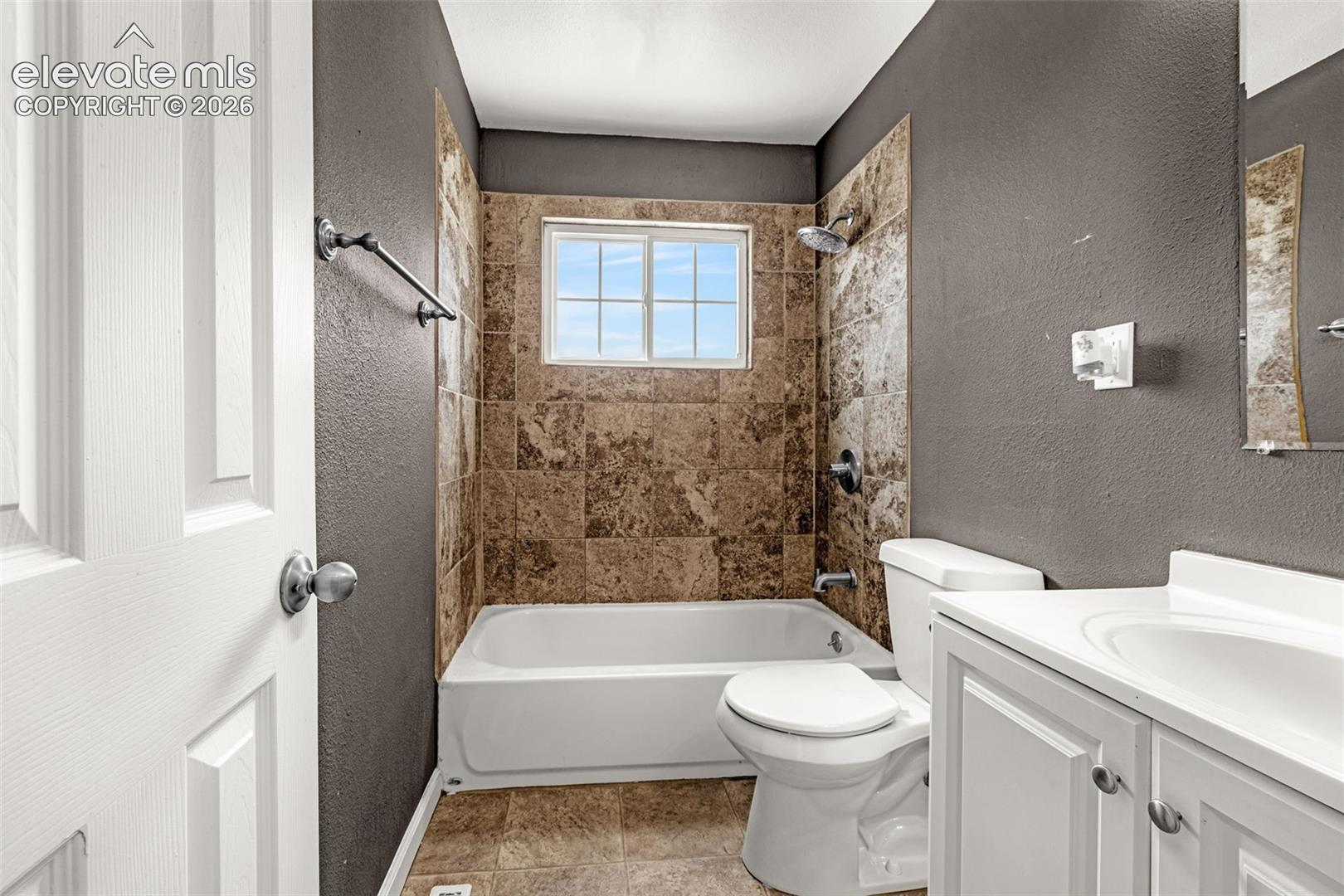 Listing photo 12 for 1933 Hallam Avenue