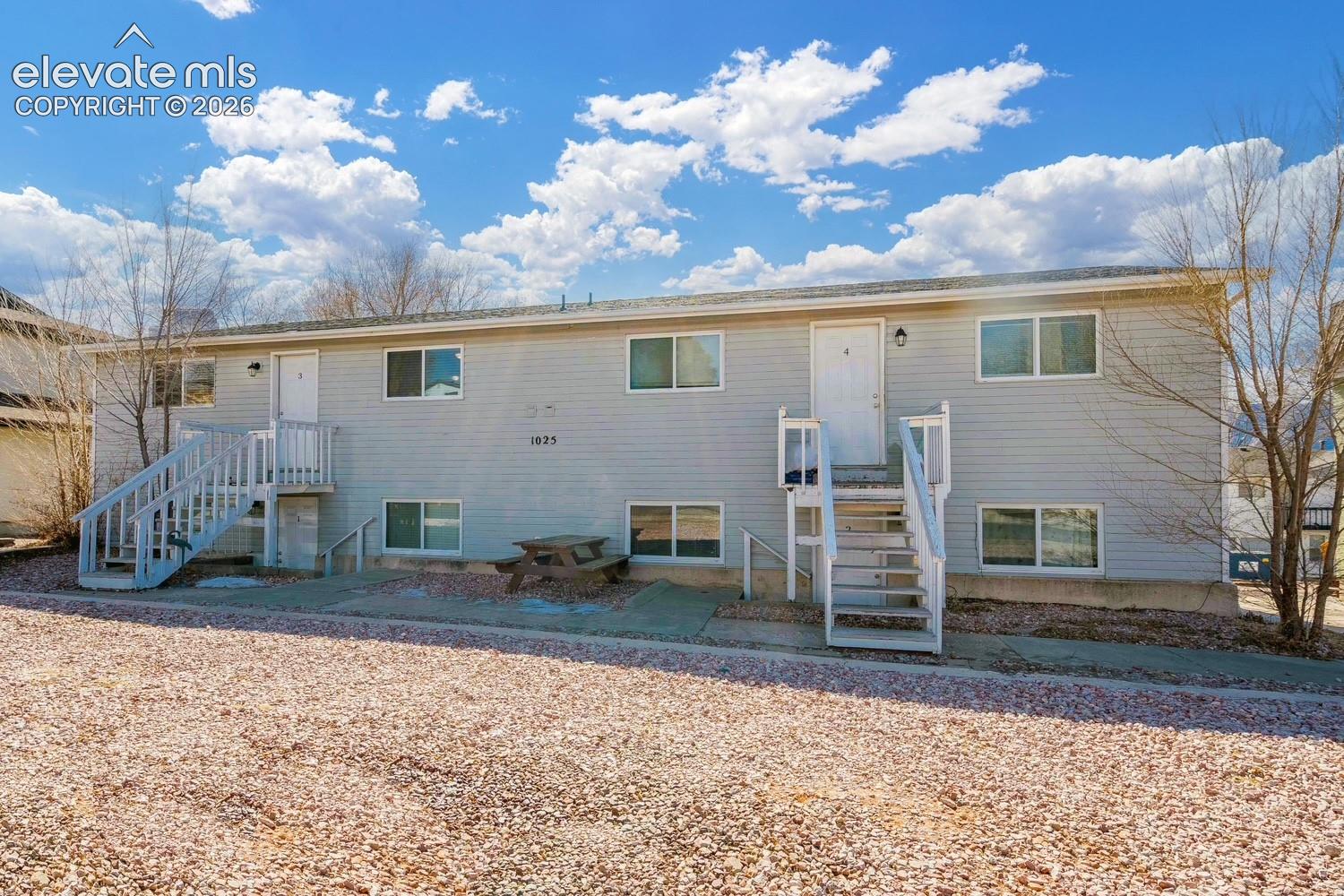 Listing photo 2 for 1025 Magnolia Street