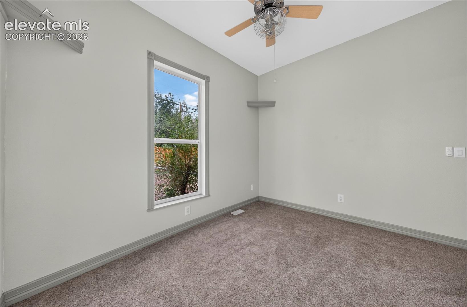 Listing photo 13 for 121 W Missouri Avenue