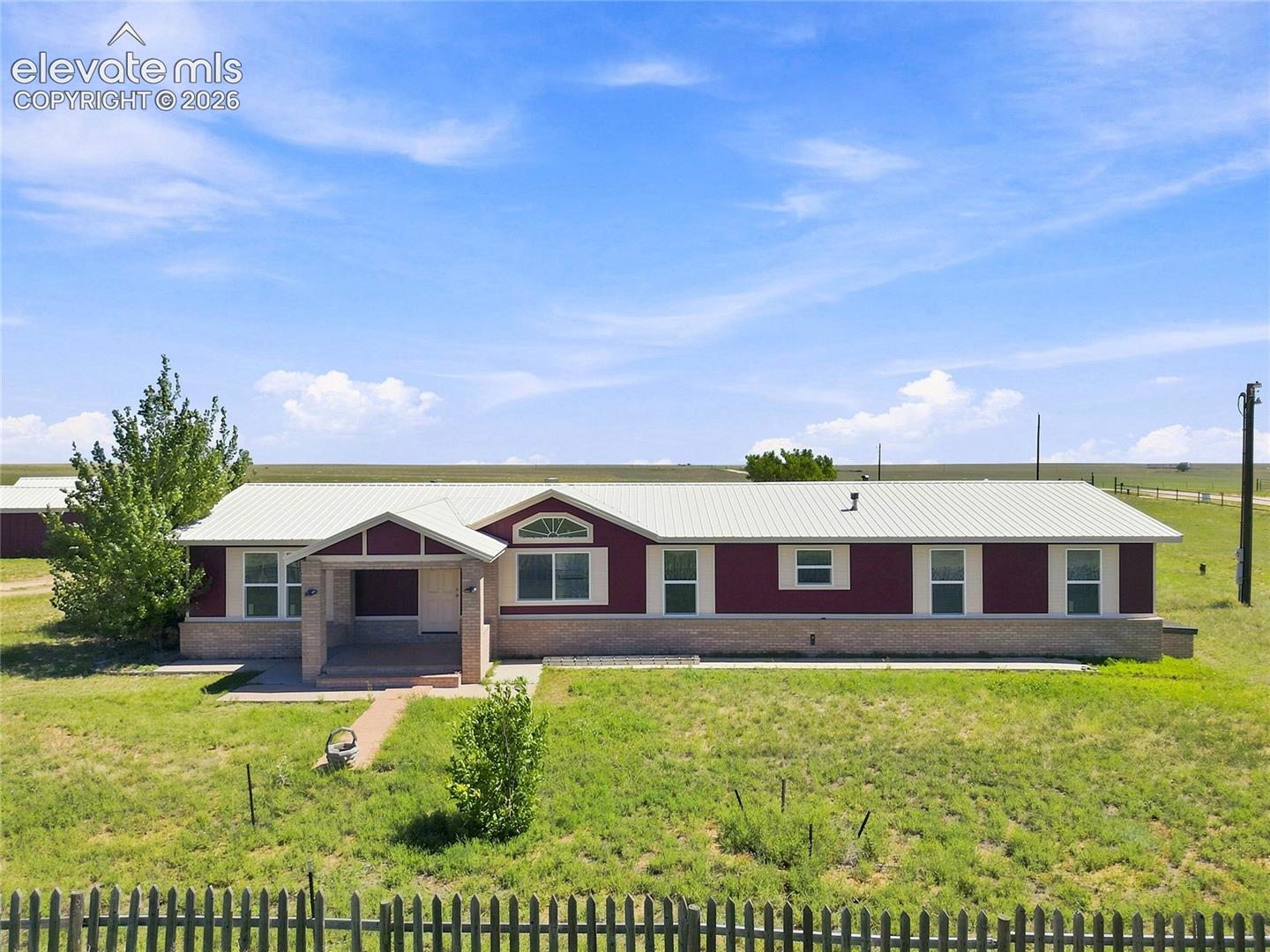 Listing photo 2 for 1497 County Road S