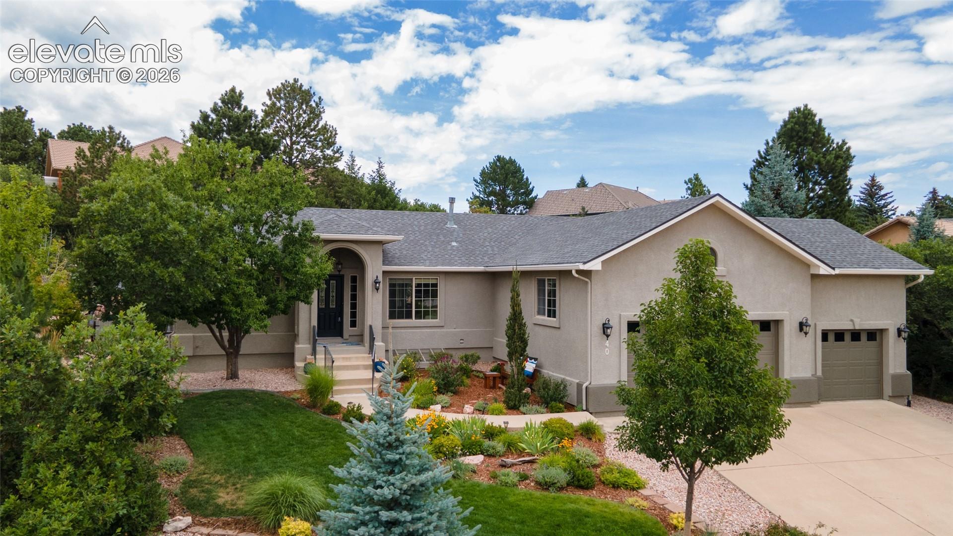Listing photo 2 for 40 Wuthering Heights Drive