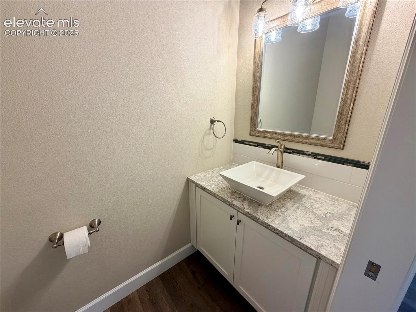 Listing photo 19 for 698 W McCulloch Boulevard