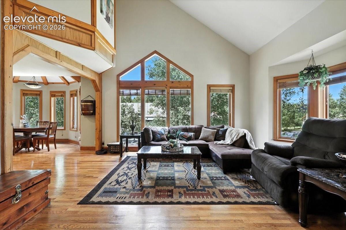 Listing photo 7 for 1975 Valley View Drive