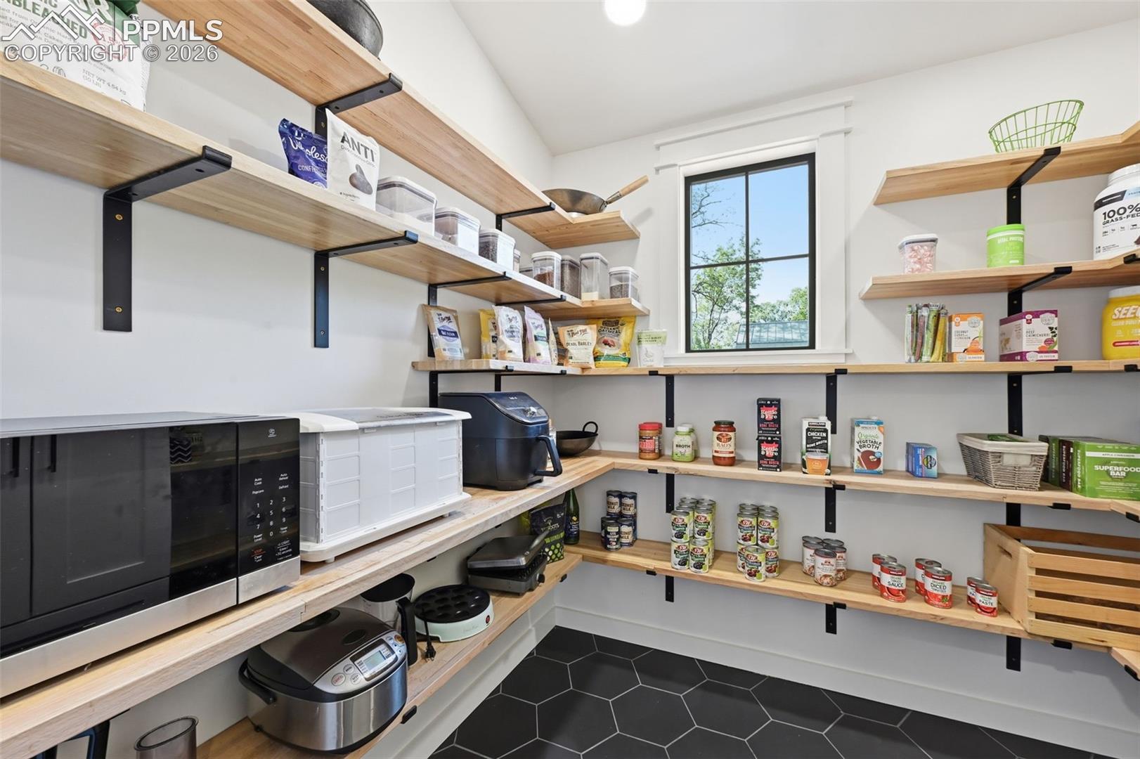 Listing photo 12 for 937 E Costilla Street