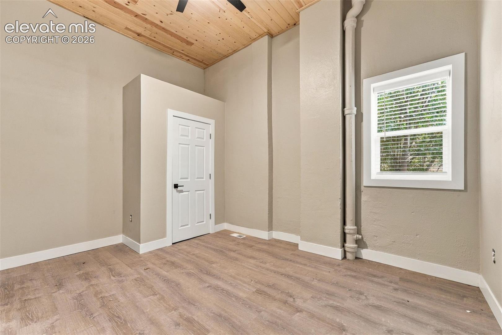Listing photo 18 for 412 E St Vrain Street
