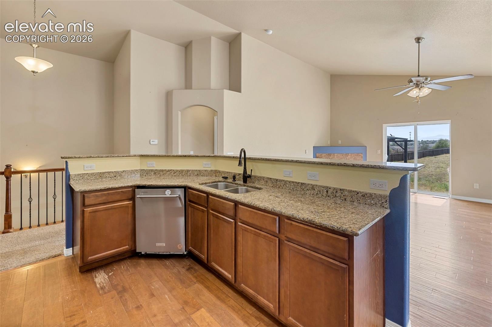 Listing photo 6 for 7794 Landover Lane