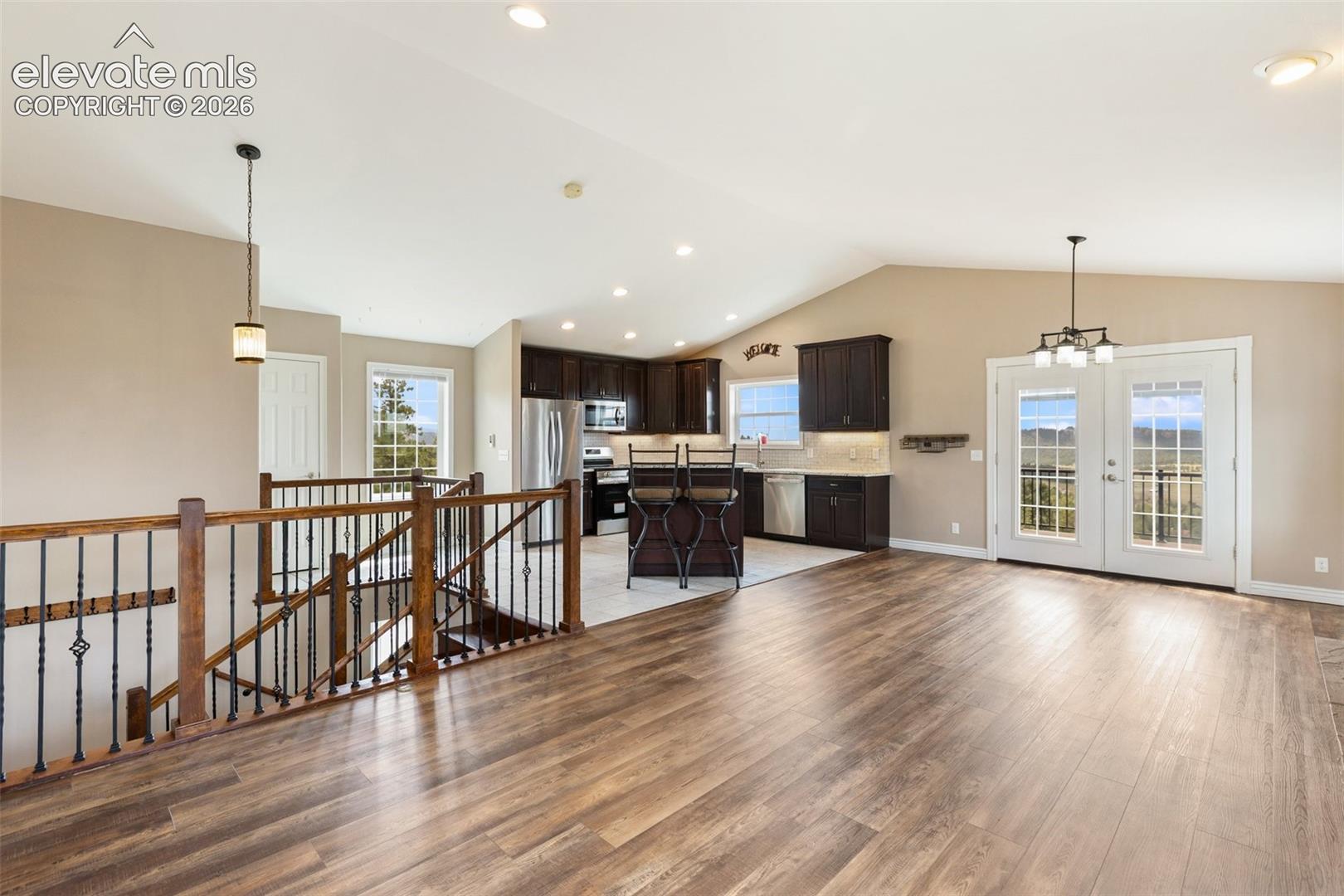 Listing photo 10 for 127 Carlton Circle