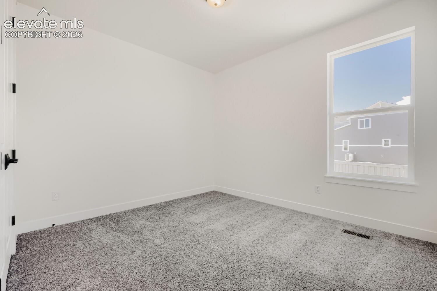Listing photo 11 for 8653 Palo Alto Way
