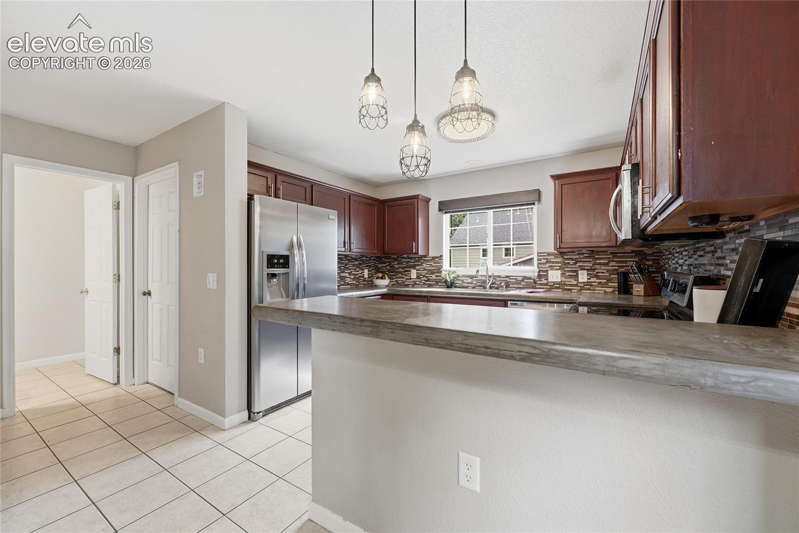 Listing photo 9 for 1489 Red Peak Drive