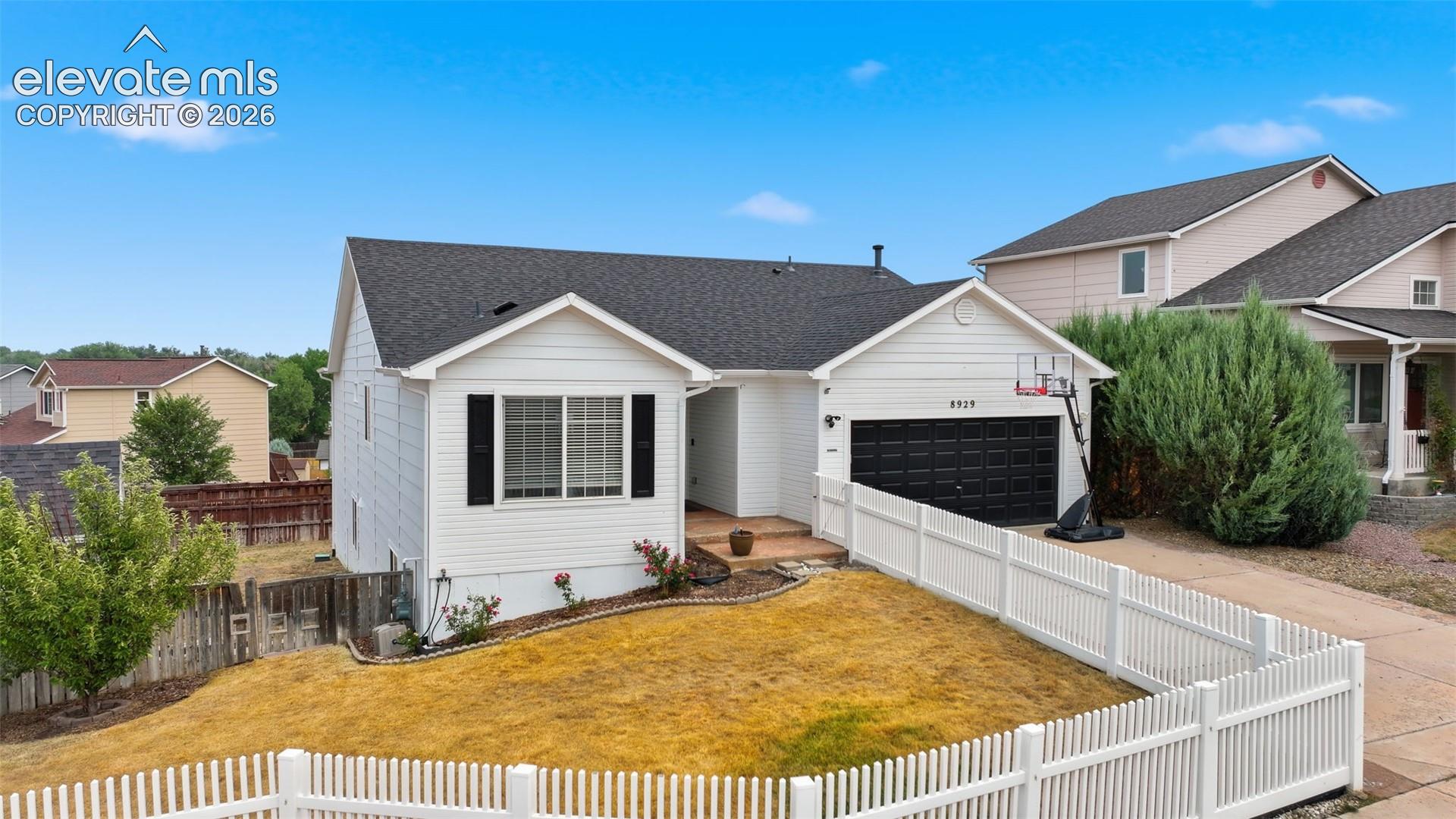 Listing photo 14 for 8929 Celebrity Court