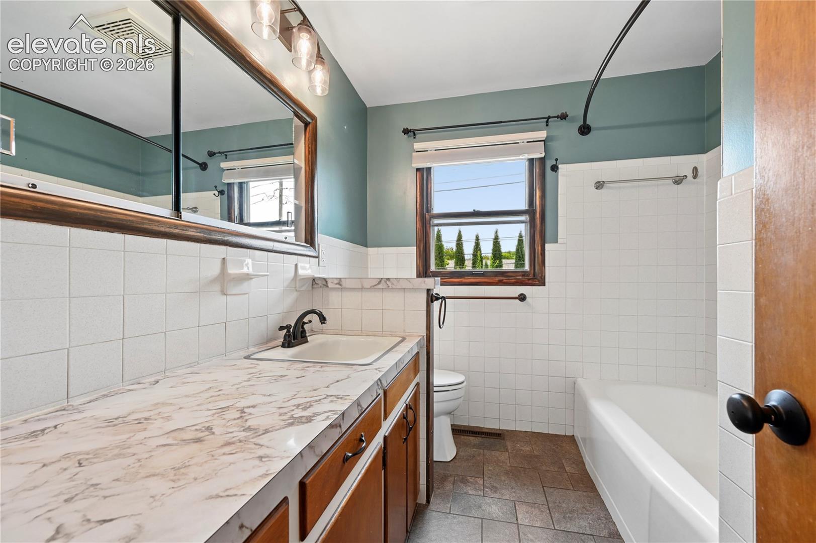 Listing photo 21 for 801 Westacres Avenue