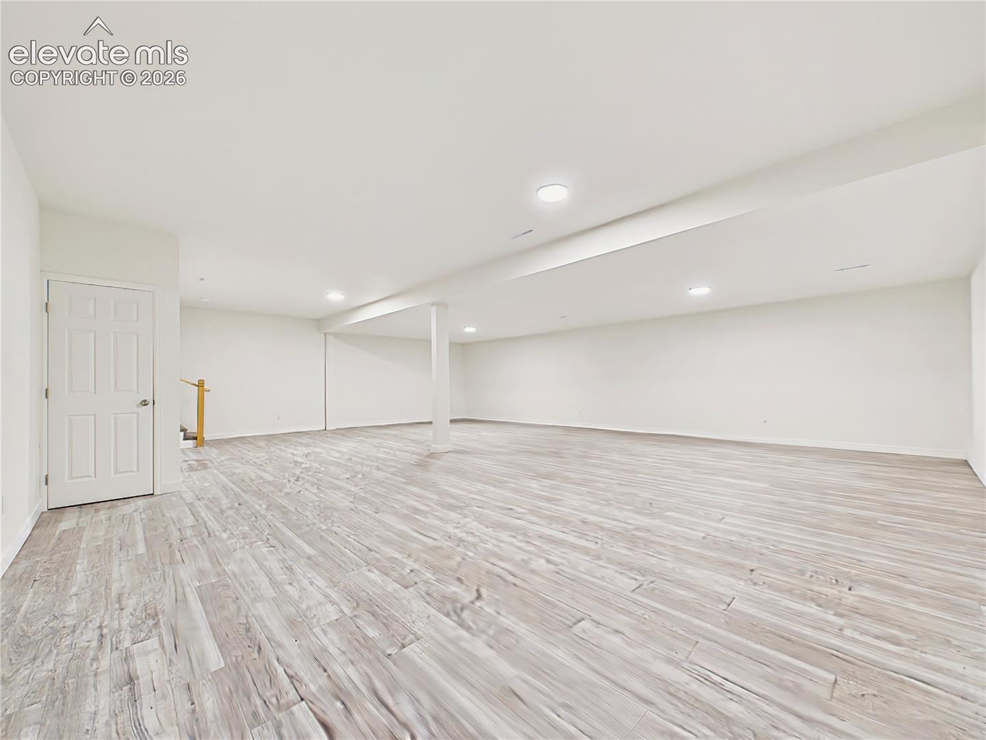 Listing photo 42 for 893 S Greenway Avenue