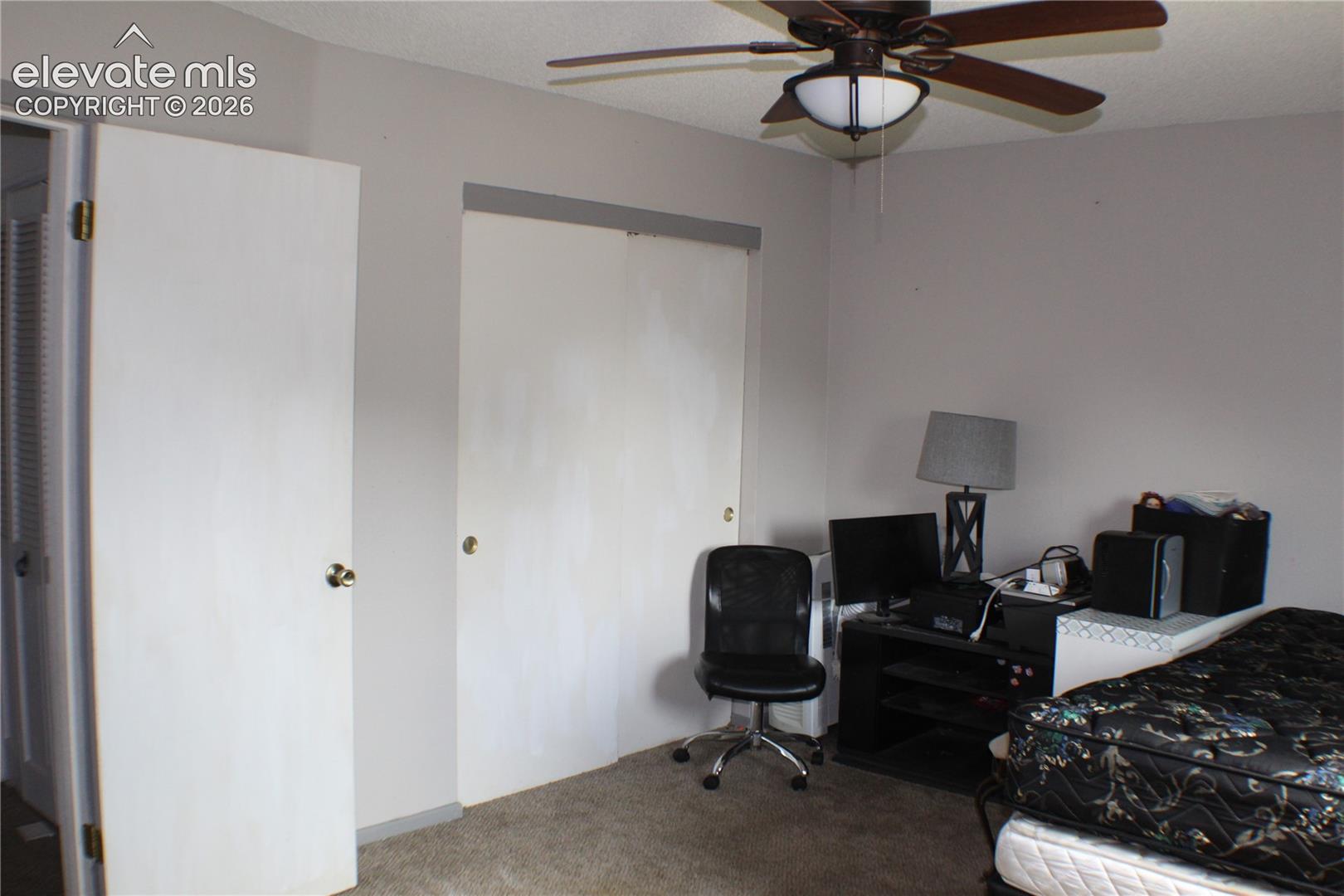 Listing photo 12 for 321 W Birdie Drive