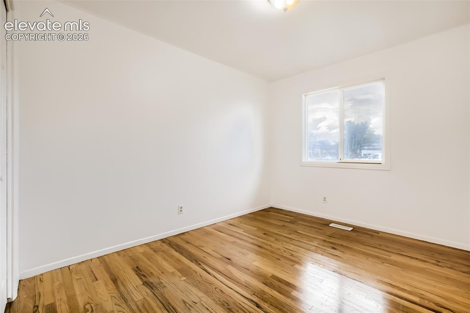 Listing photo 8 for 1100 Rosemont Drive
