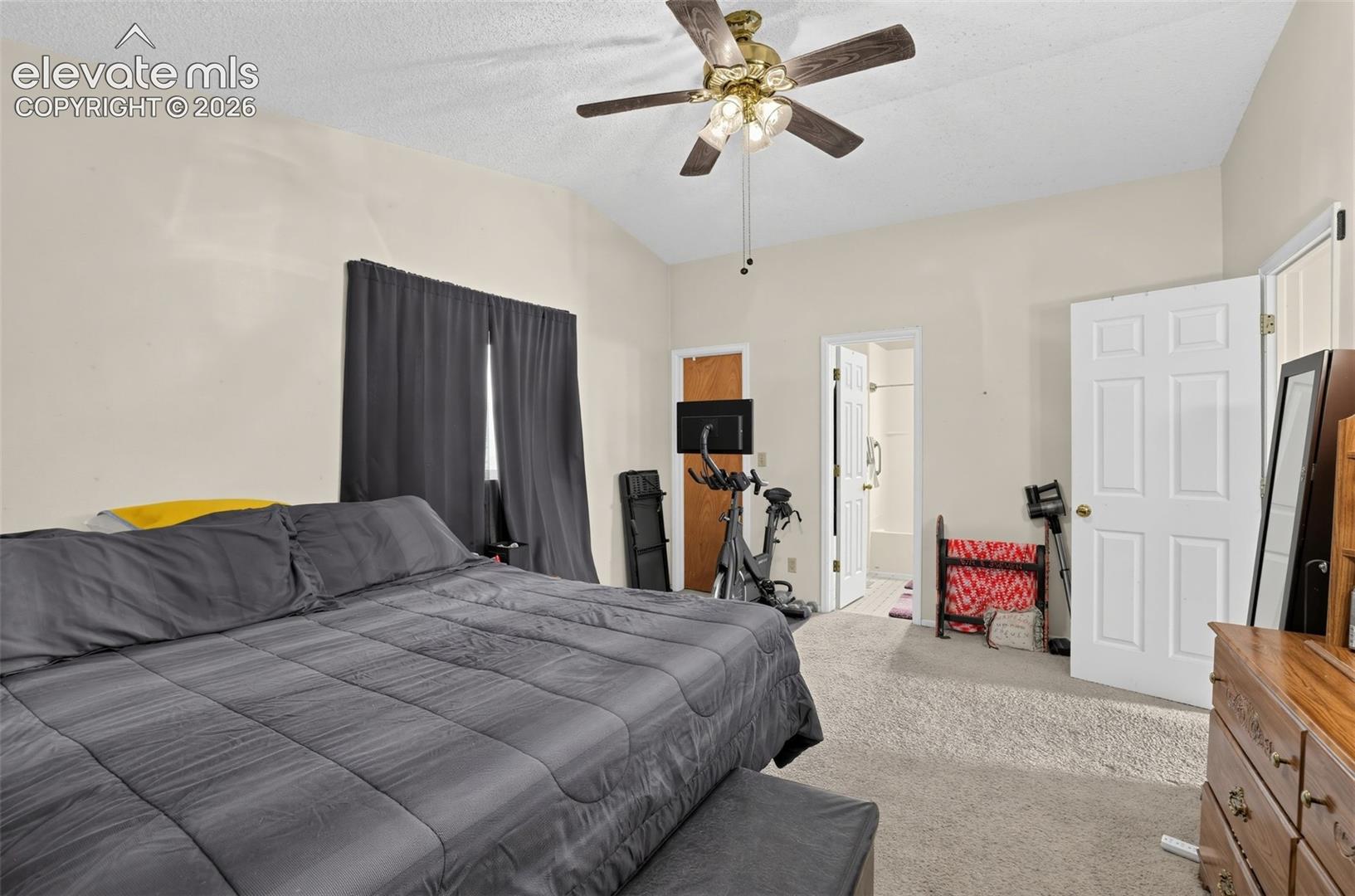Listing photo 8 for 4565 Howland Street