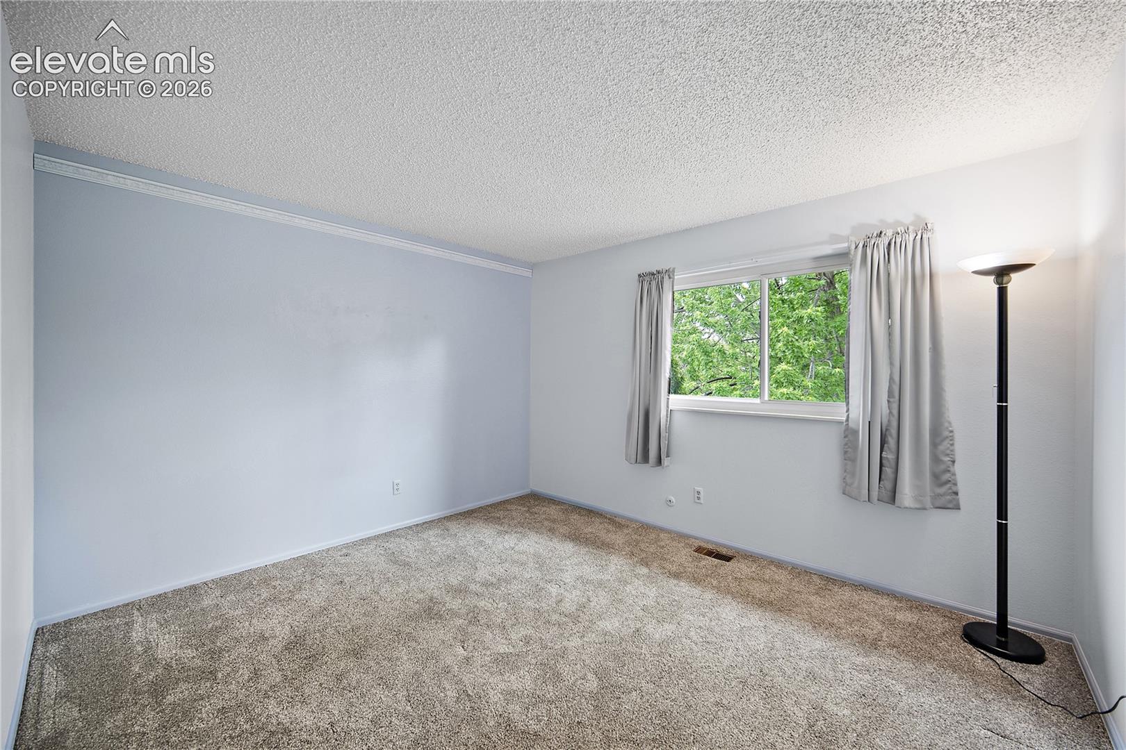 Listing photo 26 for 2998 Westcliff Circle