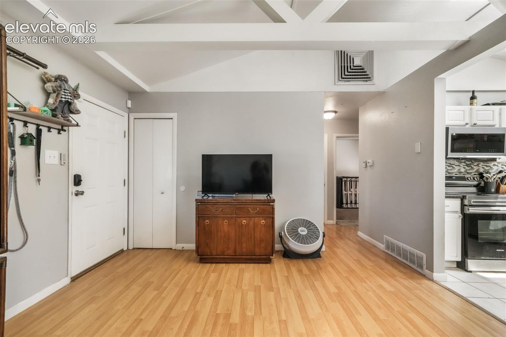 Listing photo 7 for 3506 Lancaster Drive