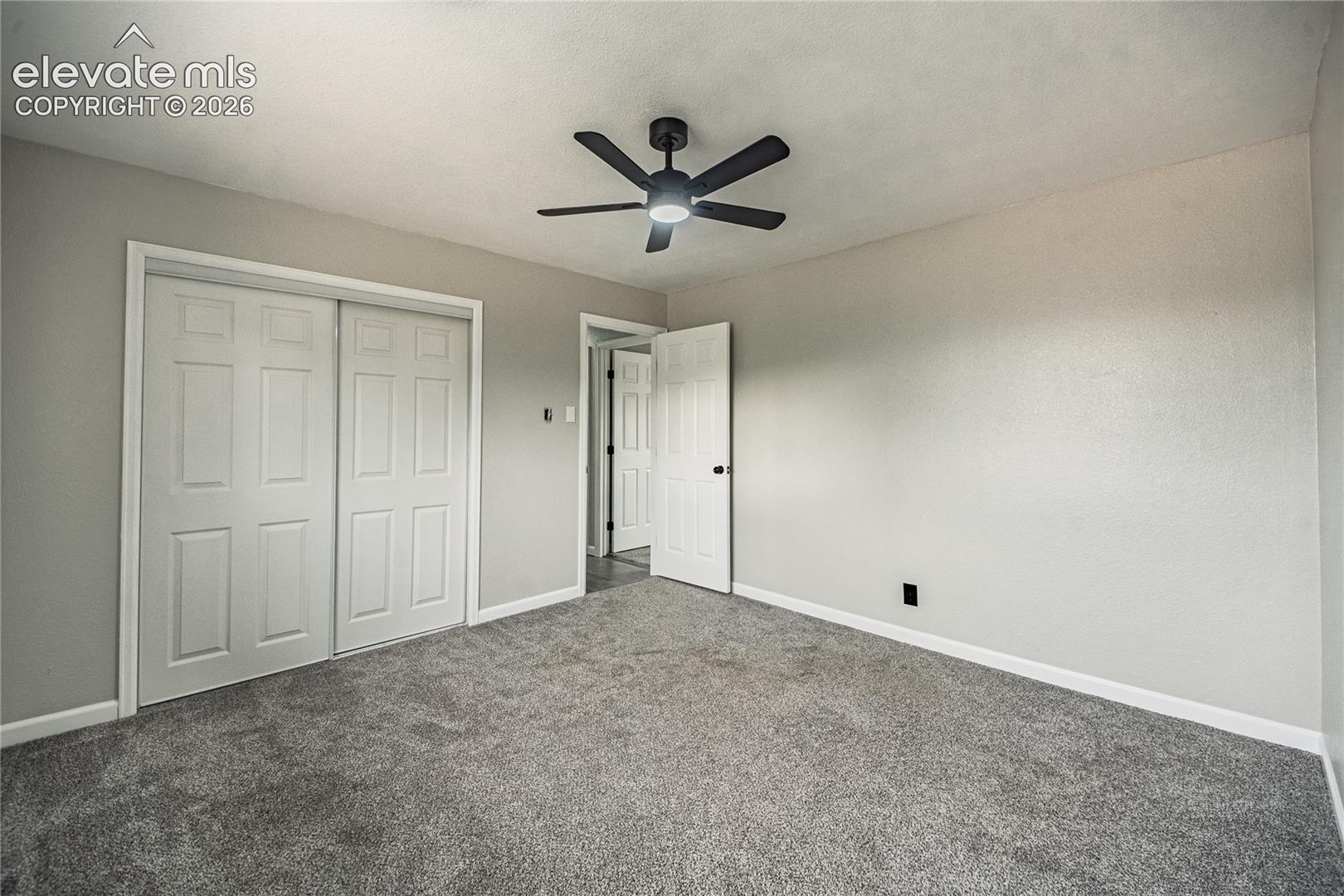 Listing photo 15 for 3816 Devonshire Lane