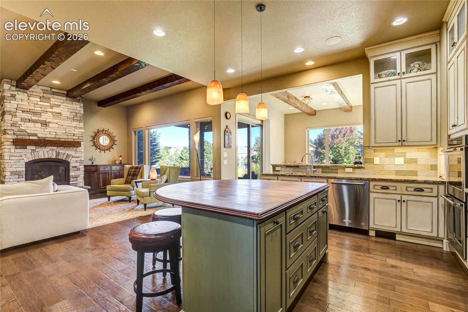 Listing photo 13 for 12427 Creekhurst Drive