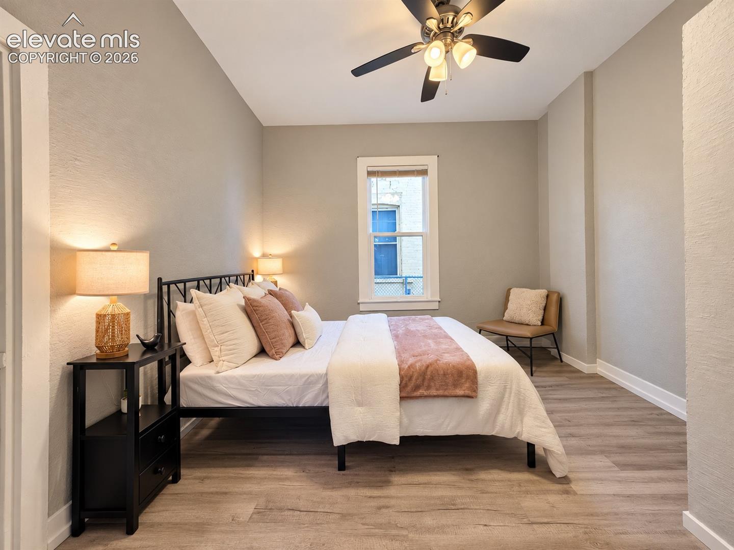 Listing photo 12 for 316 E 2nd Street